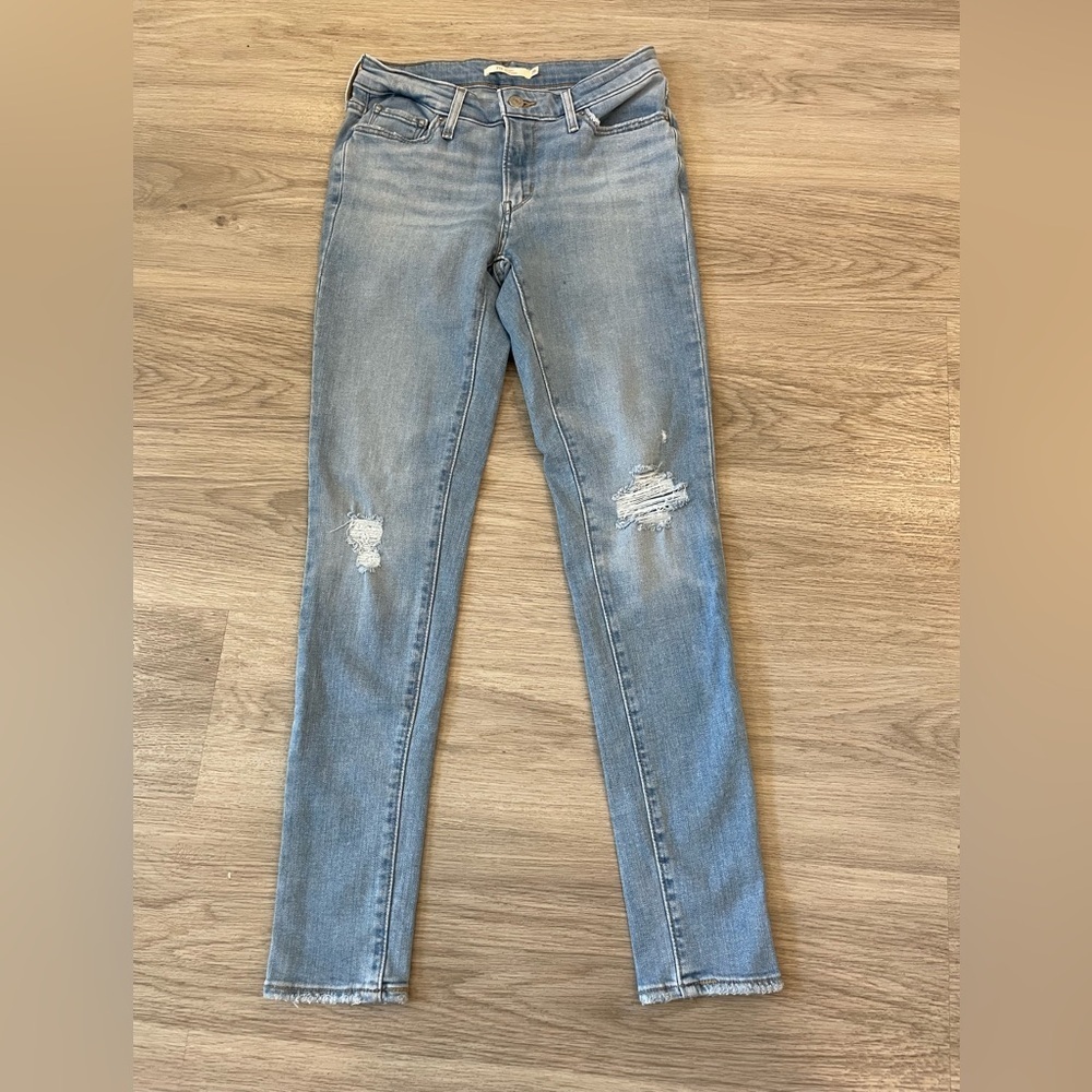 LEVIS 711 Light Blue Distressed Skinny Jeans. Size 26